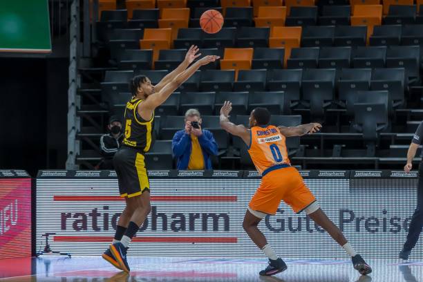 由于竞技成 由于竞技成