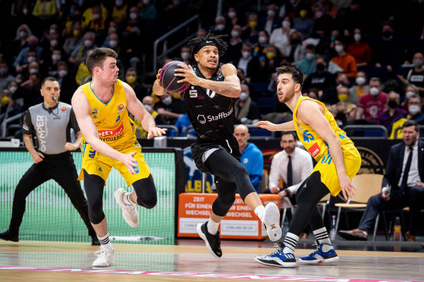 保持强大的 保持强大的