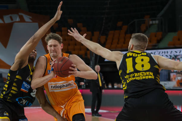 一月前往阿 一月前往阿