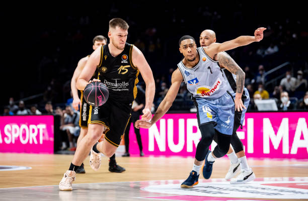 中表现得如 中表现得如