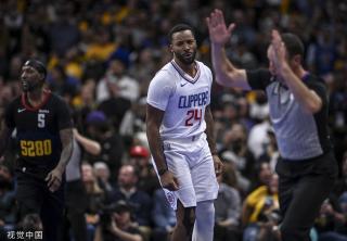 时体型瘦削 时体型瘦削